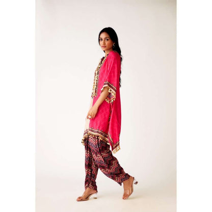 Basanti Kapde aur Koffee Pink Muslin Embroidered Kaftan and Dhoti (Set of 2)