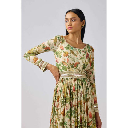 Basanti Kapde aur Koffee Off White Chinon Embroidered Gown