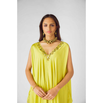 Basanti Kapde aur Koffee Womens Solid Yellow Kurta with Pant (Set of 2)