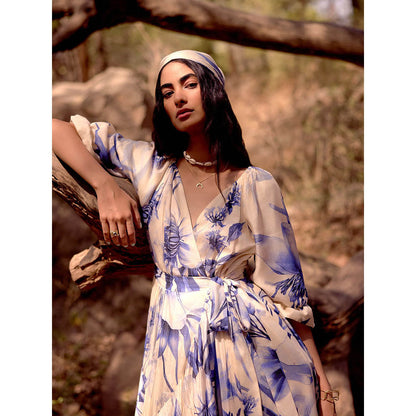 Basanti Kapde aur Koffee Blue Printed The Azure Bloom Muslin Dress