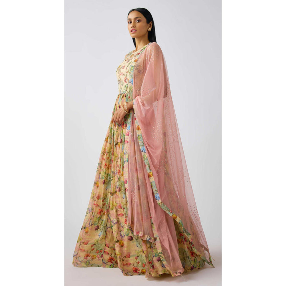 Basanti Kapde aur Koffee Pink Organza Embroidered Anarkali Kurta With Pant And Dupatta