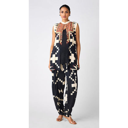 Basanti Kapde aur Koffee Black Abstract Print Crepe Kurta With Jacket And Dhoti Pant