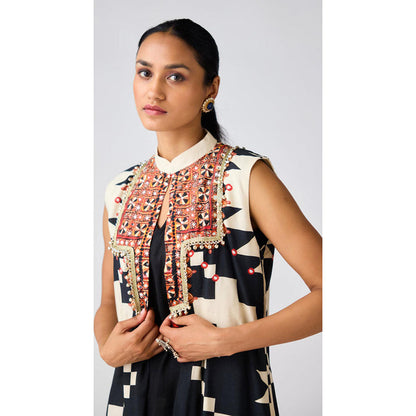 Basanti Kapde aur Koffee Black Abstract Print Crepe Kurta With Jacket And Dhoti Pant