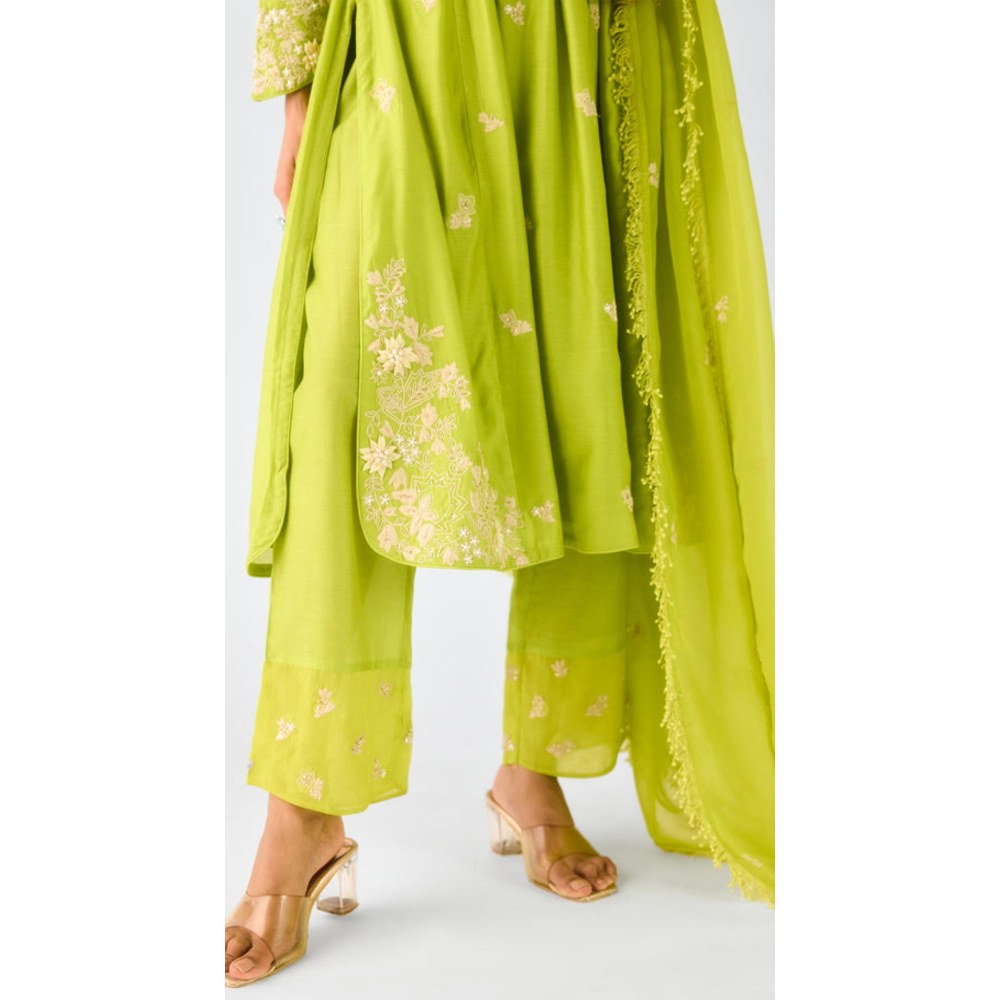 Basanti Kapde aur Koffee Blush Pink Chiffon Embroidered Kurta With Pant And Dupatta