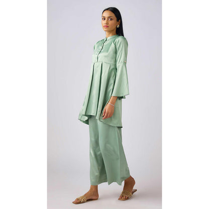 Basanti Kapde aur Koffee Pista Satin Embellished Co-Ord