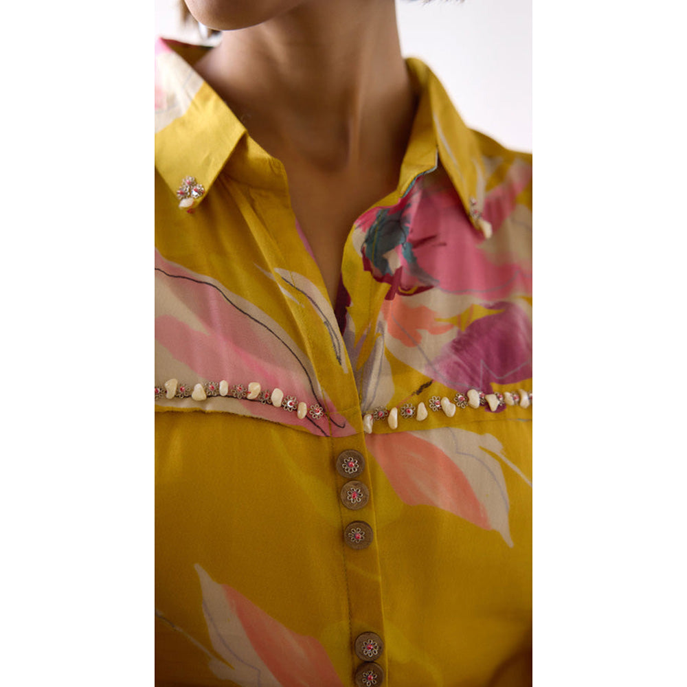 Basanti Kapde aur Koffee Mustard Muslin Floral Printed Shirt