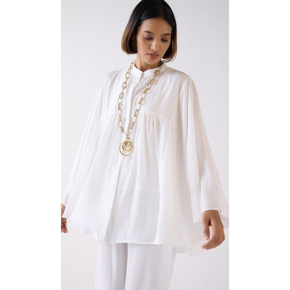 Basanti Kapde aur Koffee Ivory Crushed Satin Top With Mala