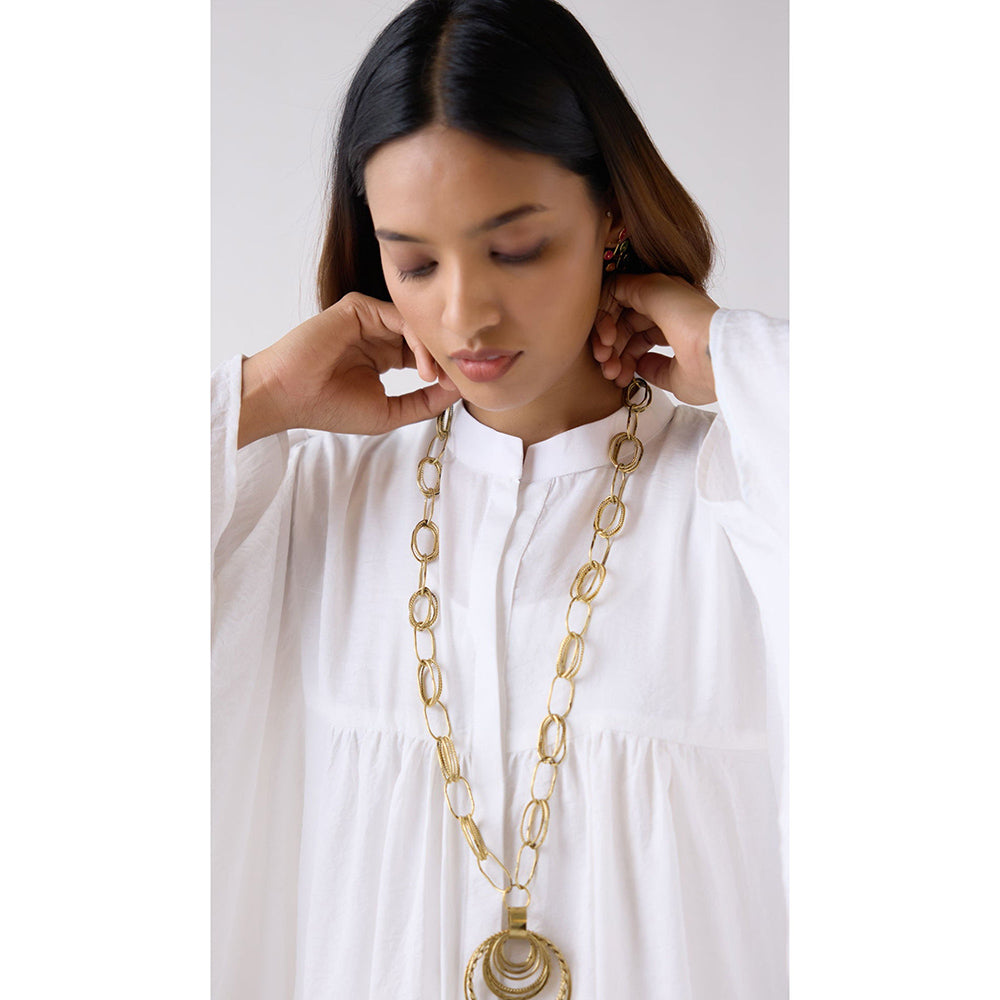 Basanti Kapde aur Koffee Ivory Crushed Satin Top With Mala