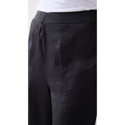 Basanti Kapde aur Koffee Black Straight-Fit Textured Pant
