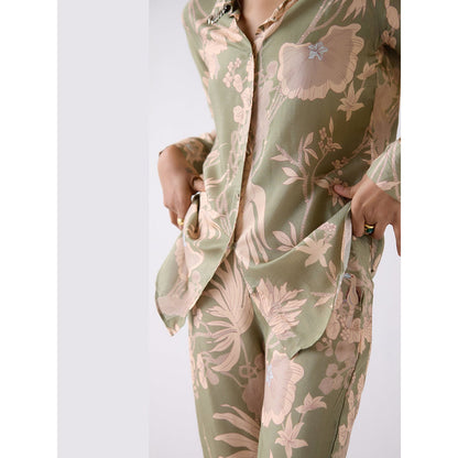 Basanti Kapde aur Koffee Green Muslin Floral Printed Shirt