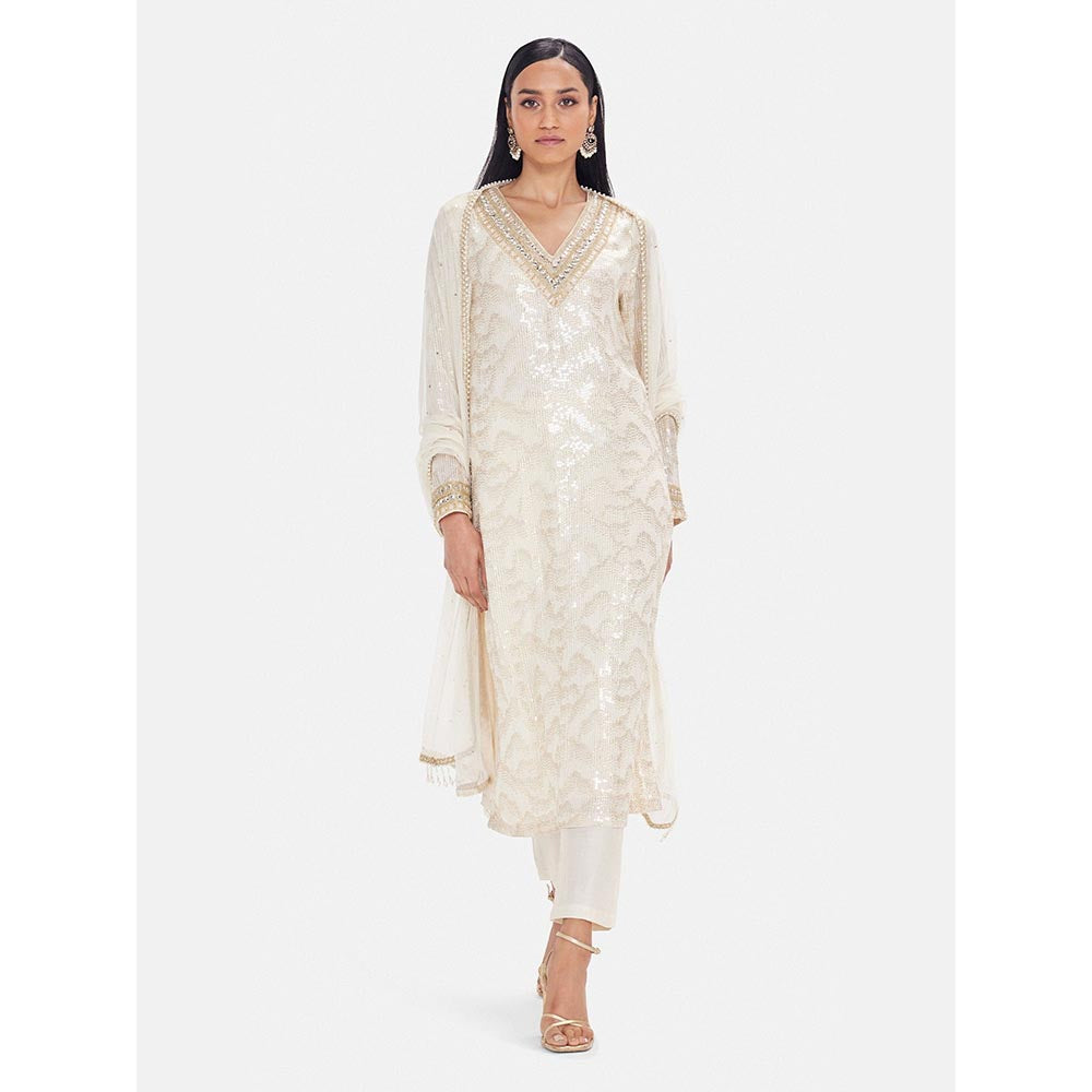 Basanti Kapde aur Koffee The Ivory Shimmer Embroidered Kurta with Pant and Dupatta