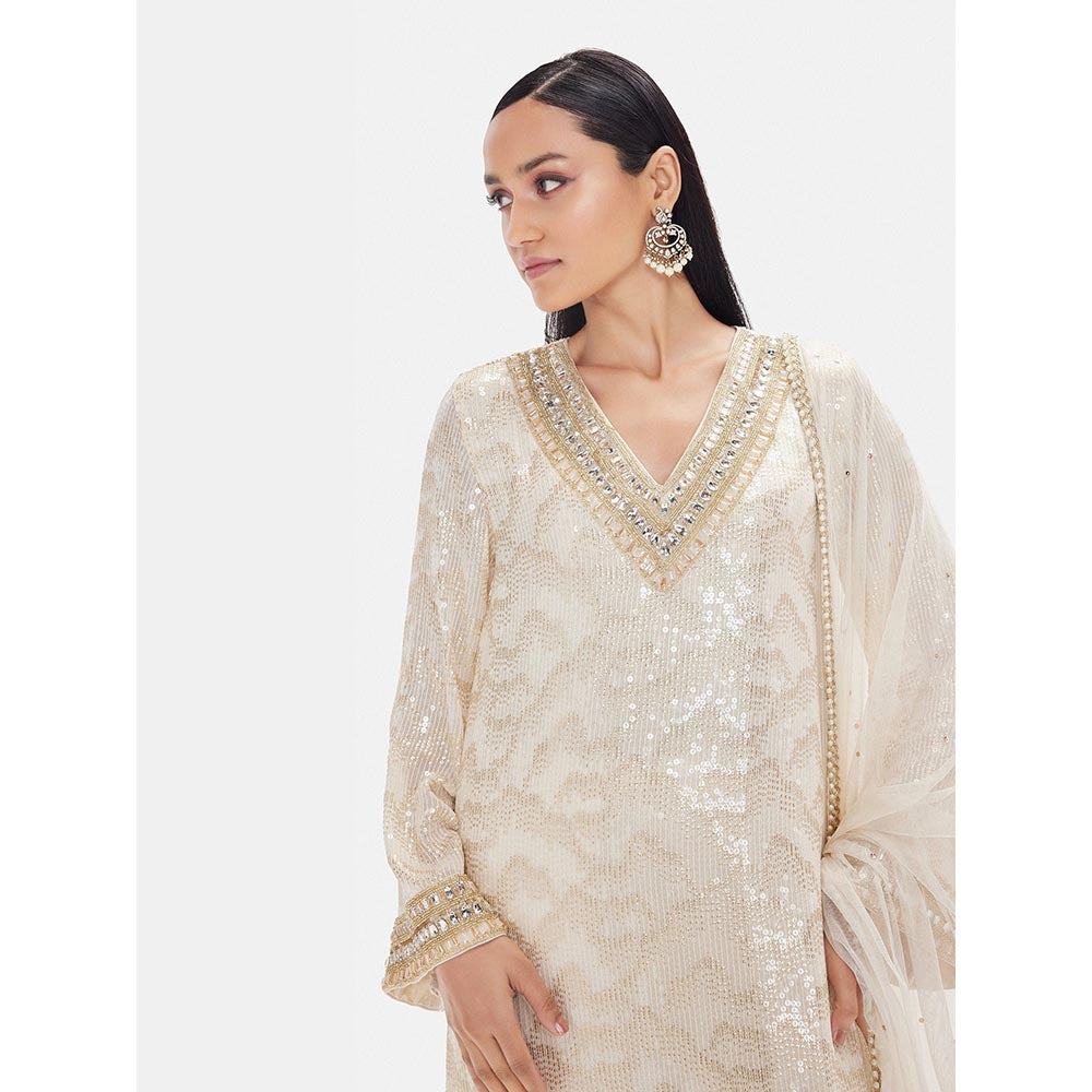 Basanti Kapde aur Koffee The Ivory Shimmer Embroidered Kurta with Pant and Dupatta
