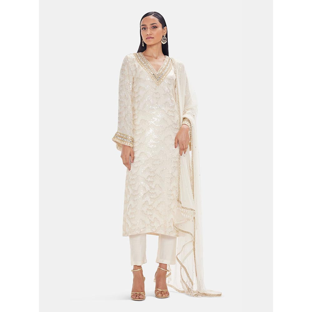 Basanti Kapde aur Koffee The Ivory Shimmer Embroidered Kurta with Pant and Dupatta