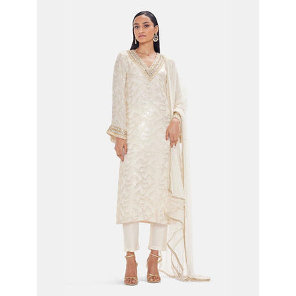 Basanti Kapde aur Koffee The Ivory Shimmer Embroidered Kurta with Pant and Dupatta