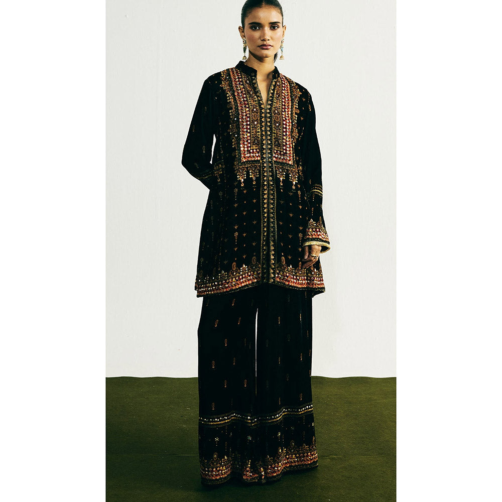 Basanti Kapde aur Koffee Black Velvet Embroidered Kurta with Pant