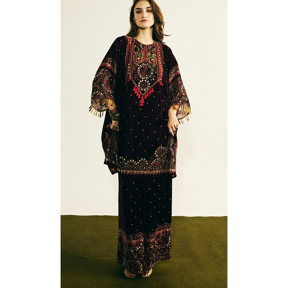 Basanti Kapde aur Koffee Wine Velvet Embroidered Kurta with Pant