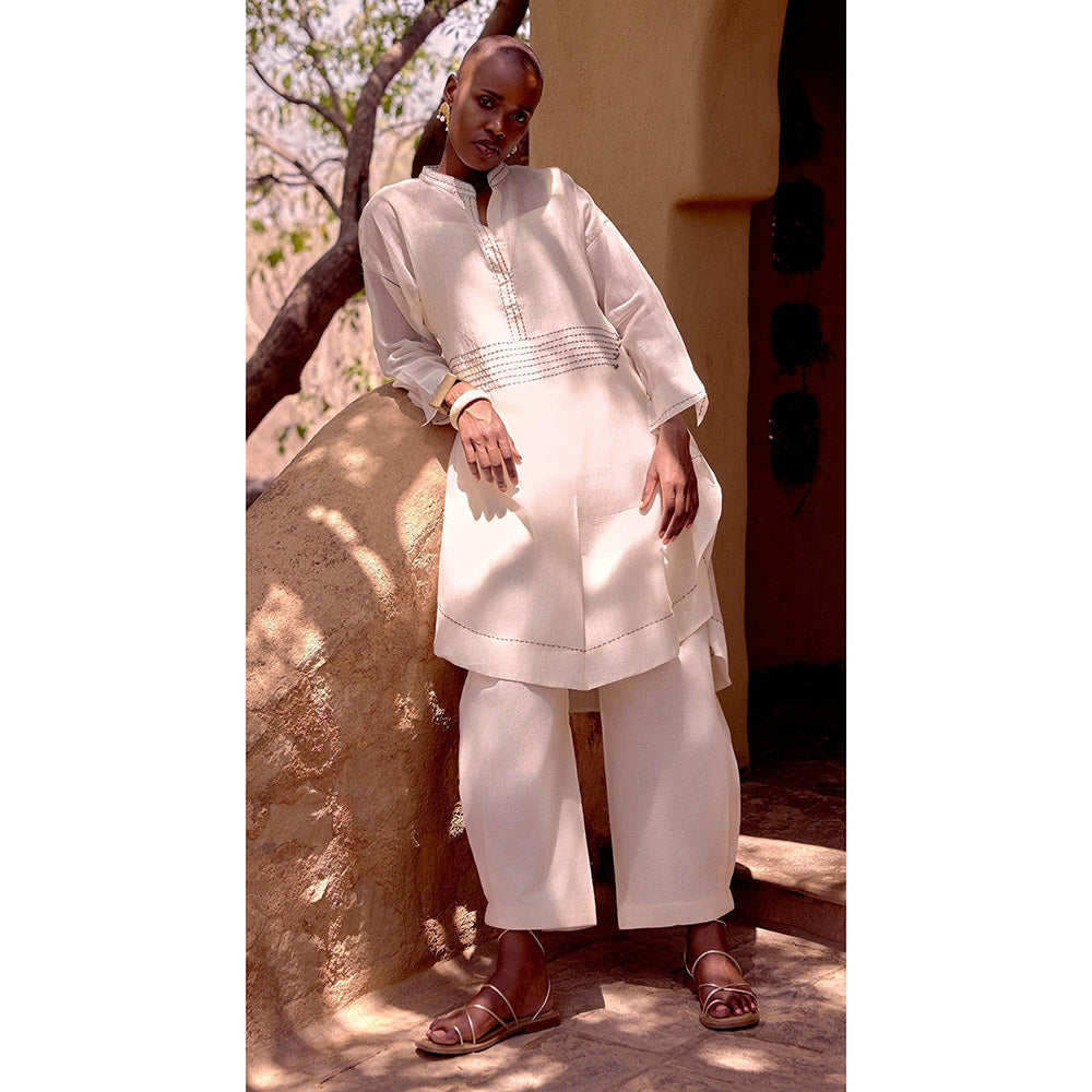 Basanti Kapde aur Koffee Ivory Essence Cotton Kurta And Pant