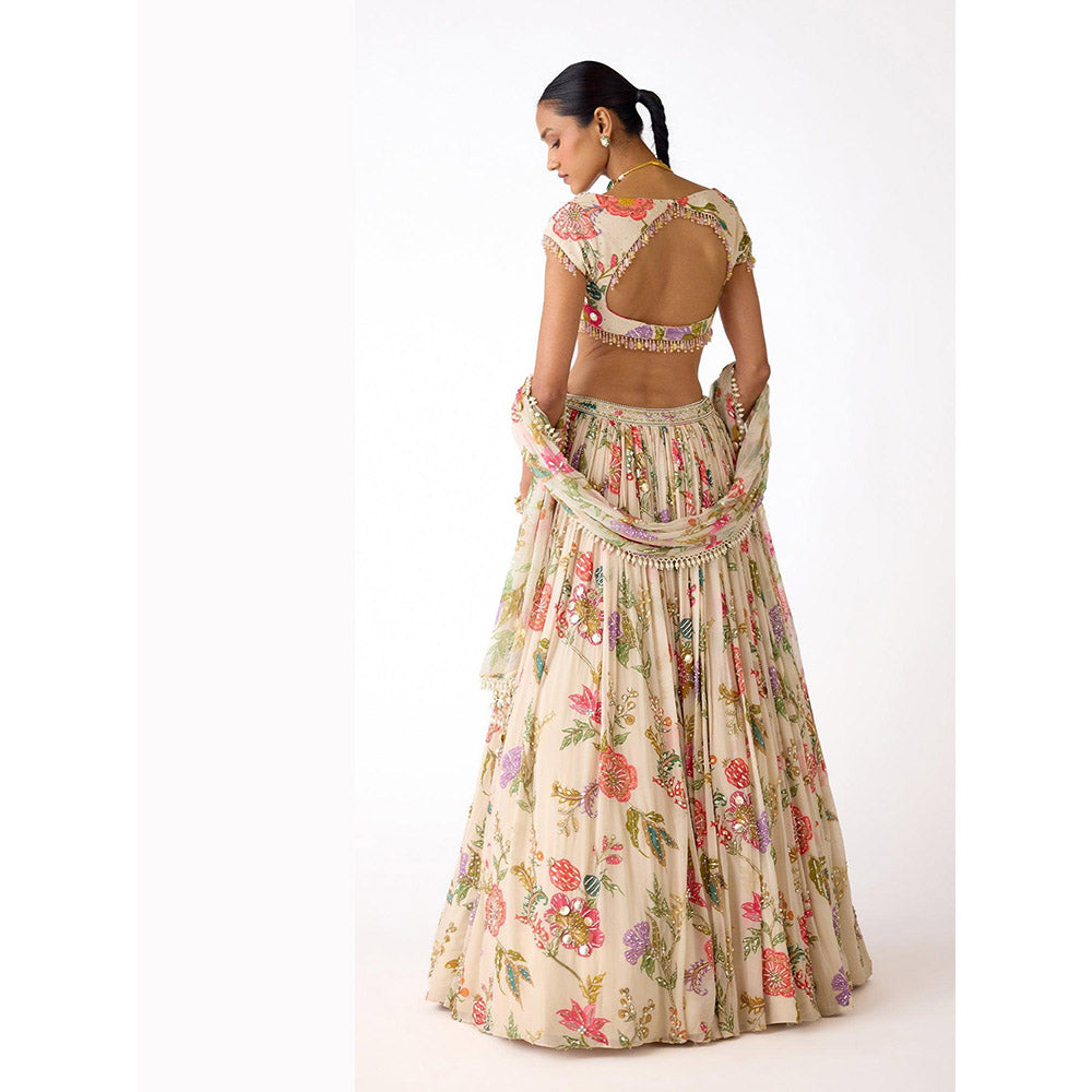 Basanti Kapde aur Koffee The Bloom Ivory Lehenga And Stitched Blouse With Dupatta