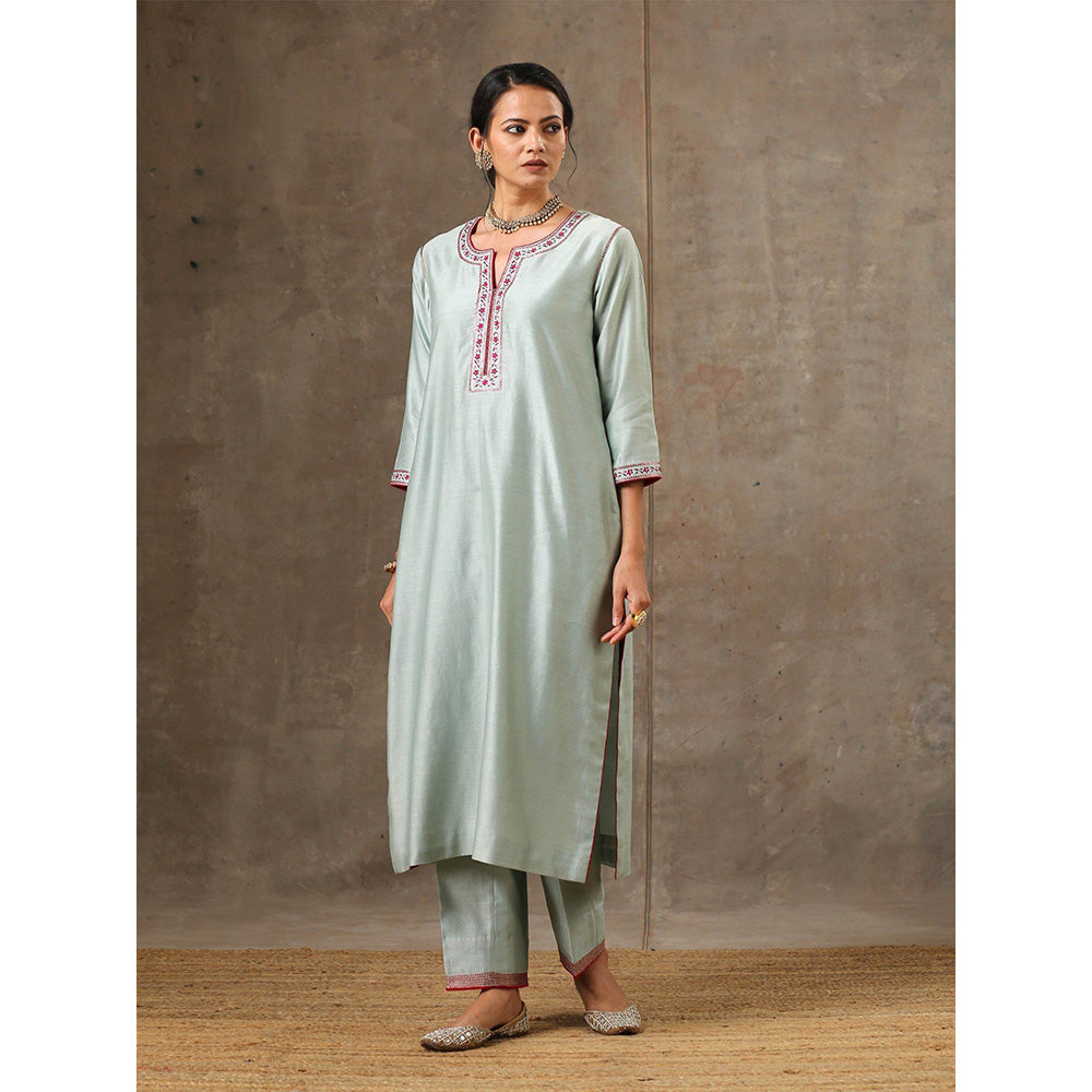 Bbaawri Green Hand Embroidered Chanderi Silk Kurta with Pant & Dupatta (Set of 3)