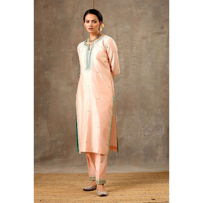 Bbaawri Peach Green Hand Embroidered Chanderi Silk Kurta with Pant & Dupatta (Set of 3)
