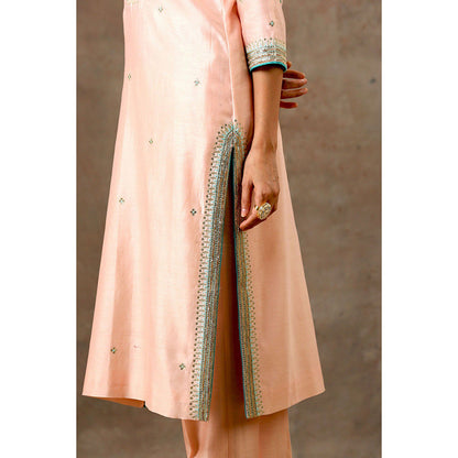 Bbaawri Peach Green Hand Embroidered Chanderi Silk Kurta with Pant & Dupatta (Set of 3)