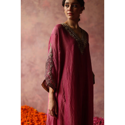 Begum Pret Heer Pink Phiran Kurta (Set of 3)