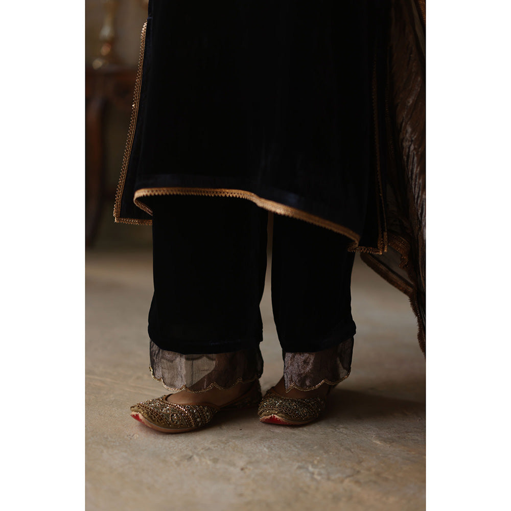 Begum Pret FAIZ Navy Blue Kurta with Pant & Dupatta (Set of 3)