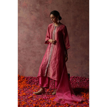 Begum Pret PAAKIZAH Pink Kurta with Pant & Dupatta (Set of 4)