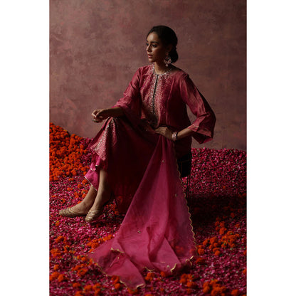Begum Pret PAAKIZAH Pink Kurta with Pant & Dupatta (Set of 4)