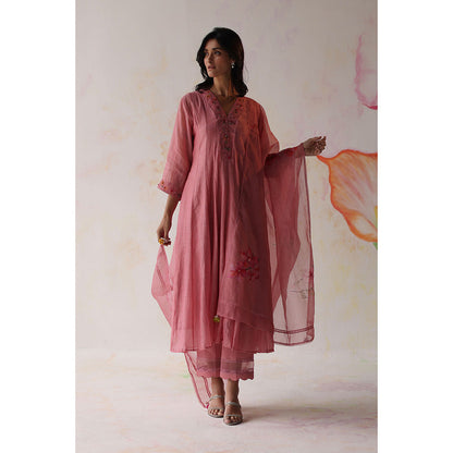 Begum Pret Pink Nargis Kurta with Pant with slip and Dupatta (Set of 4)