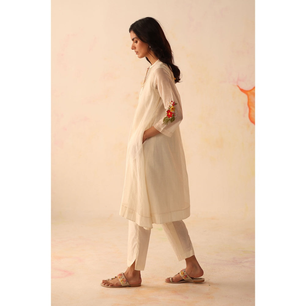 Begum Pret White Aqsa Kurta with Pant and slip (Set of 3)