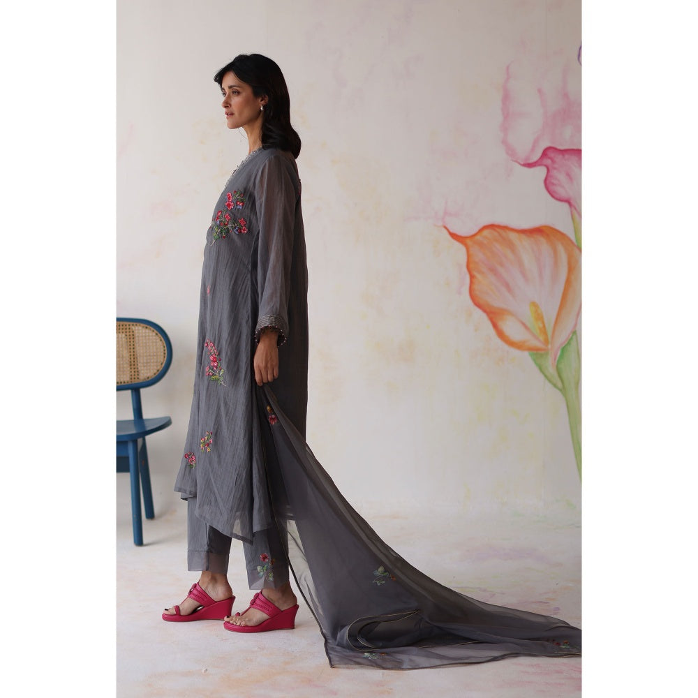 Begum Pret Grey Nishat Kurta with Pant with slip and Dupatta (Set of 4)