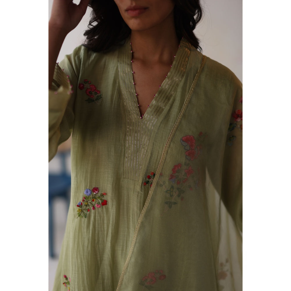 Begum Pret Green Nishat Kurta with Pant with slip and Dupatta (Set of 4)