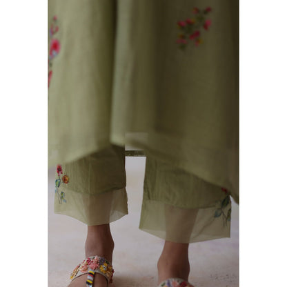 Begum Pret Green Nishat Kurta with Pant with slip and Dupatta (Set of 4)