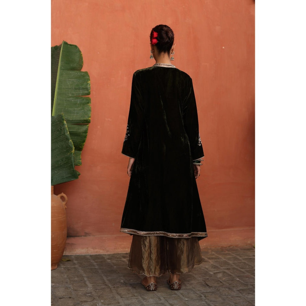 Begum Pret Green Maghai Kurta with Pant and Dupatta (Set of 3)