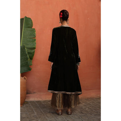 Begum Pret Green Maghai Kurta with Pant and Dupatta (Set of 3)