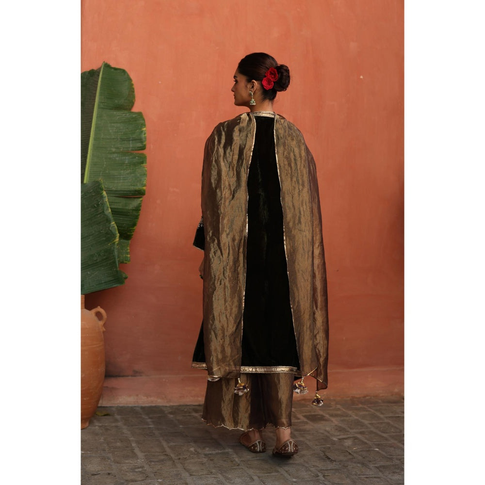 Begum Pret Green Maghai Kurta with Pant and Dupatta (Set of 3)