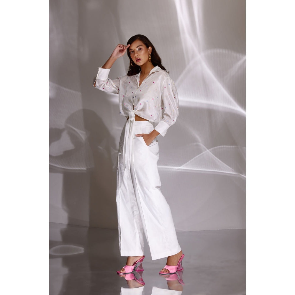 BETRUE White Poppins Silk Embroidered Knotted Shirt