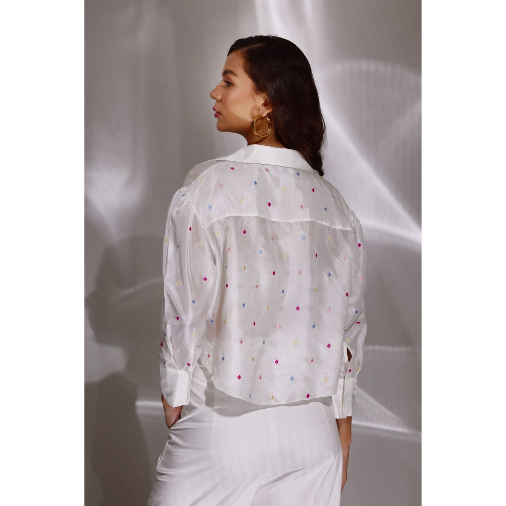 BETRUE White Poppins Silk Embroidered Knotted Shirt