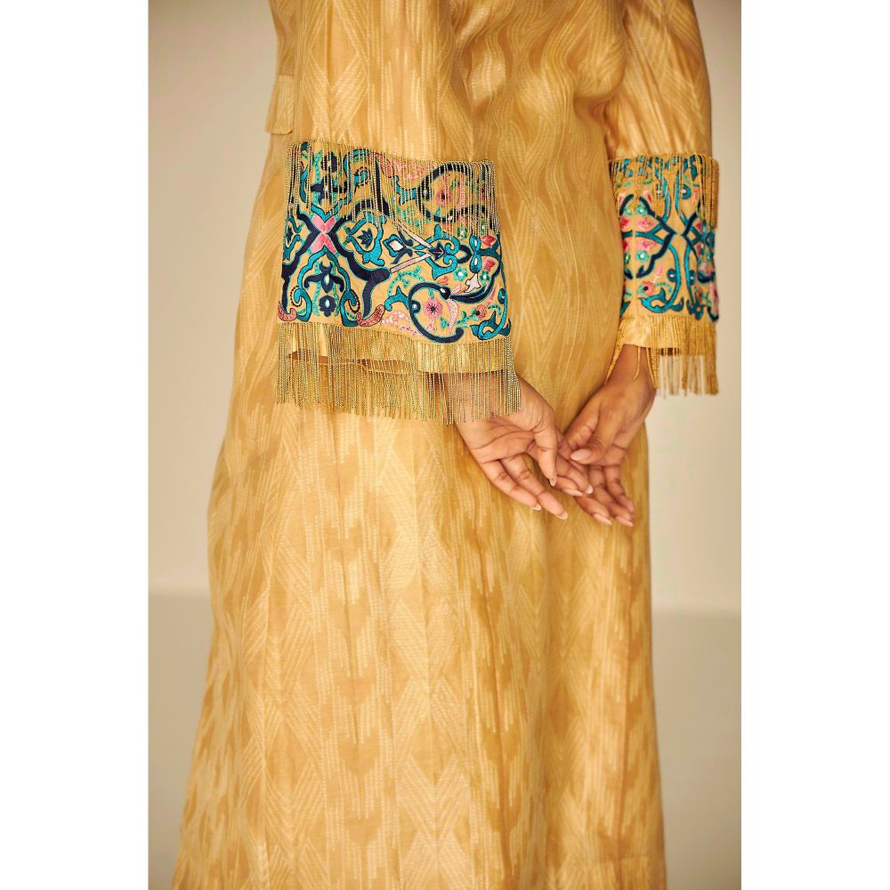 BETRUE Beige Gold- The Rehmat Trench