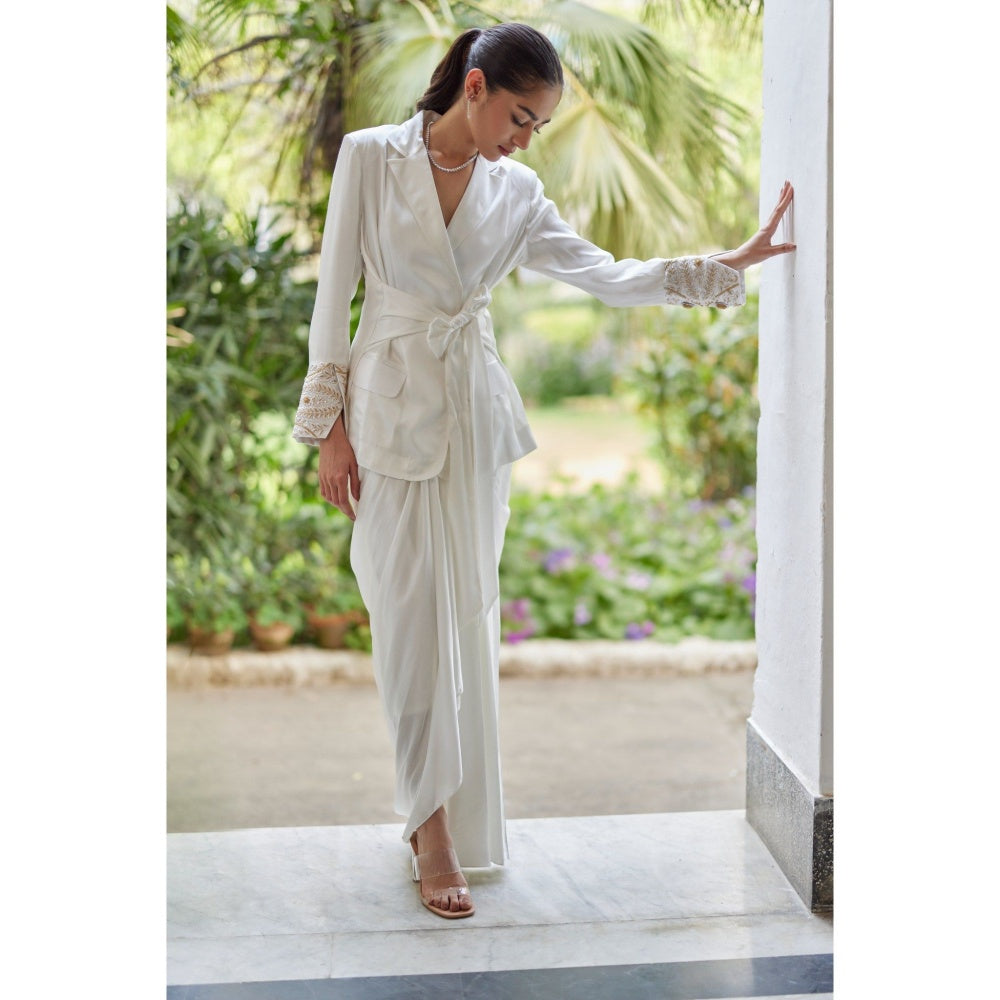 BETRUE White Camellia Silk Drape Skirt