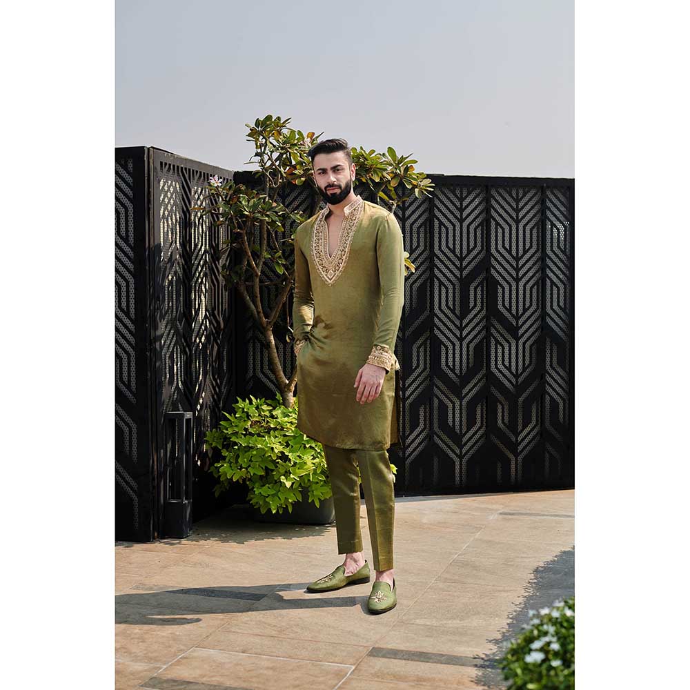 Jigar and Nikita Green Hitch Heritage Kurta with Pant (Set of 2)