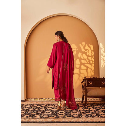 Bo Tree Magenta Saher-E-Dil Kurta with Pant and Dupatta (Set of 3)