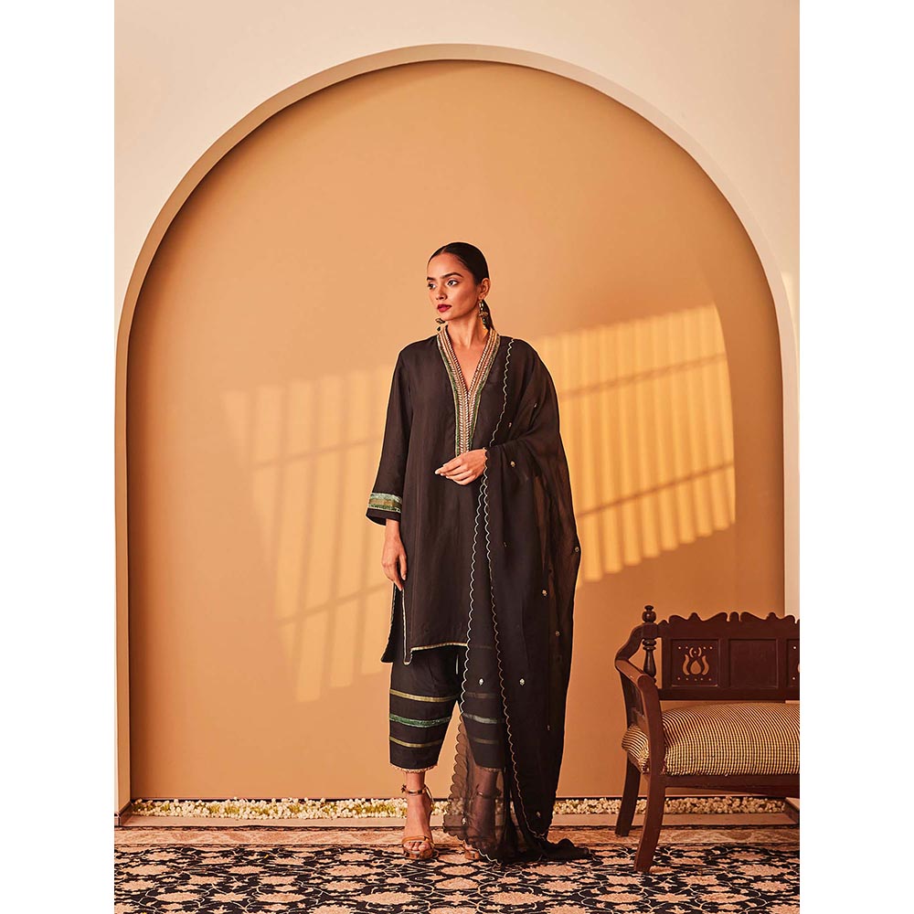 Bo Tree Black Naaz-E-Jahan Kurta with Pant and Dupatta (Set of 3)