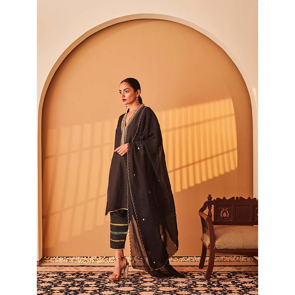 Bo Tree Black Naaz-E-Jahan Kurta with Pant and Dupatta (Set of 3)