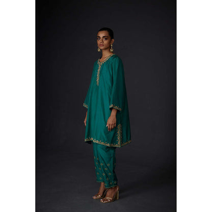 BRIH Evergreen Embroidered Kurta with Pant (Set of 2)