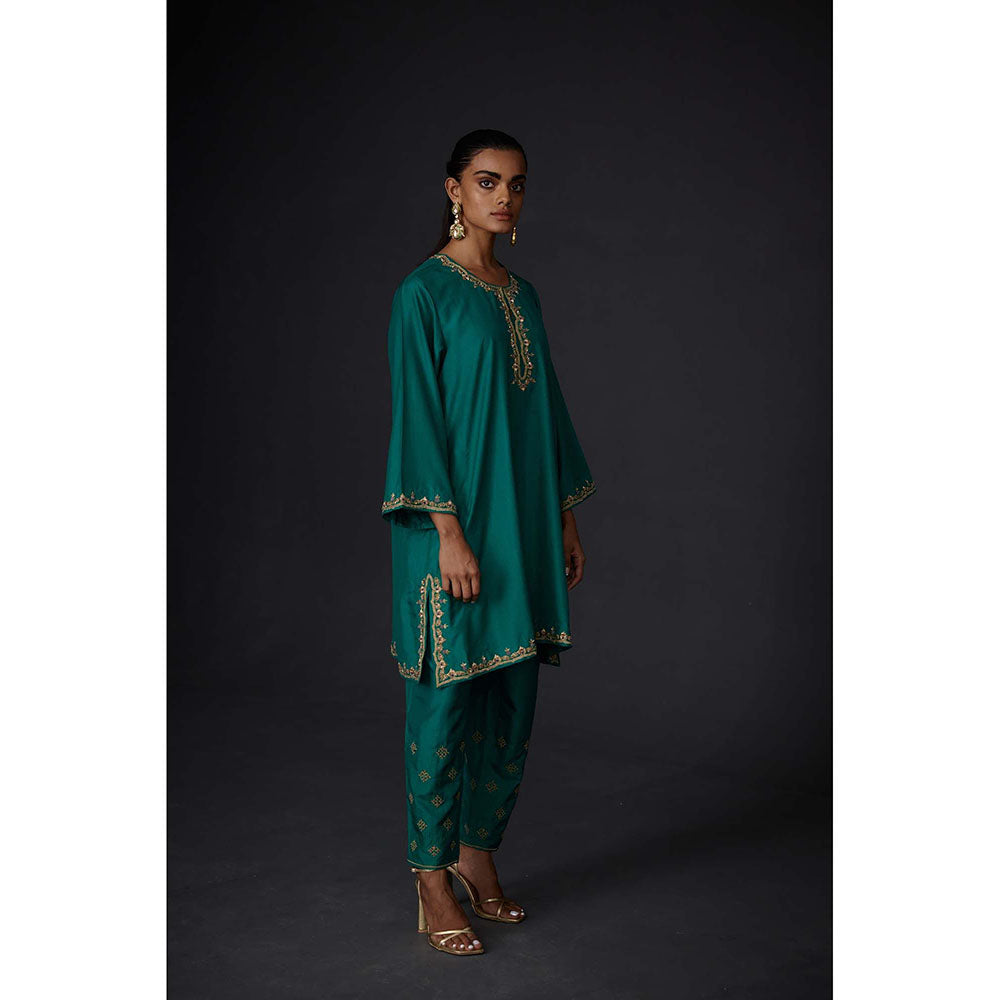 BRIH Evergreen Embroidered Kurta with Pant (Set of 2)