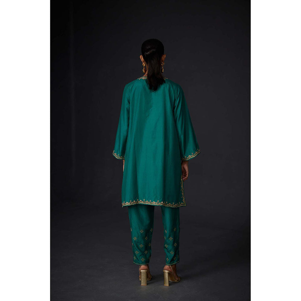 BRIH Evergreen Embroidered Kurta with Pant (Set of 2)