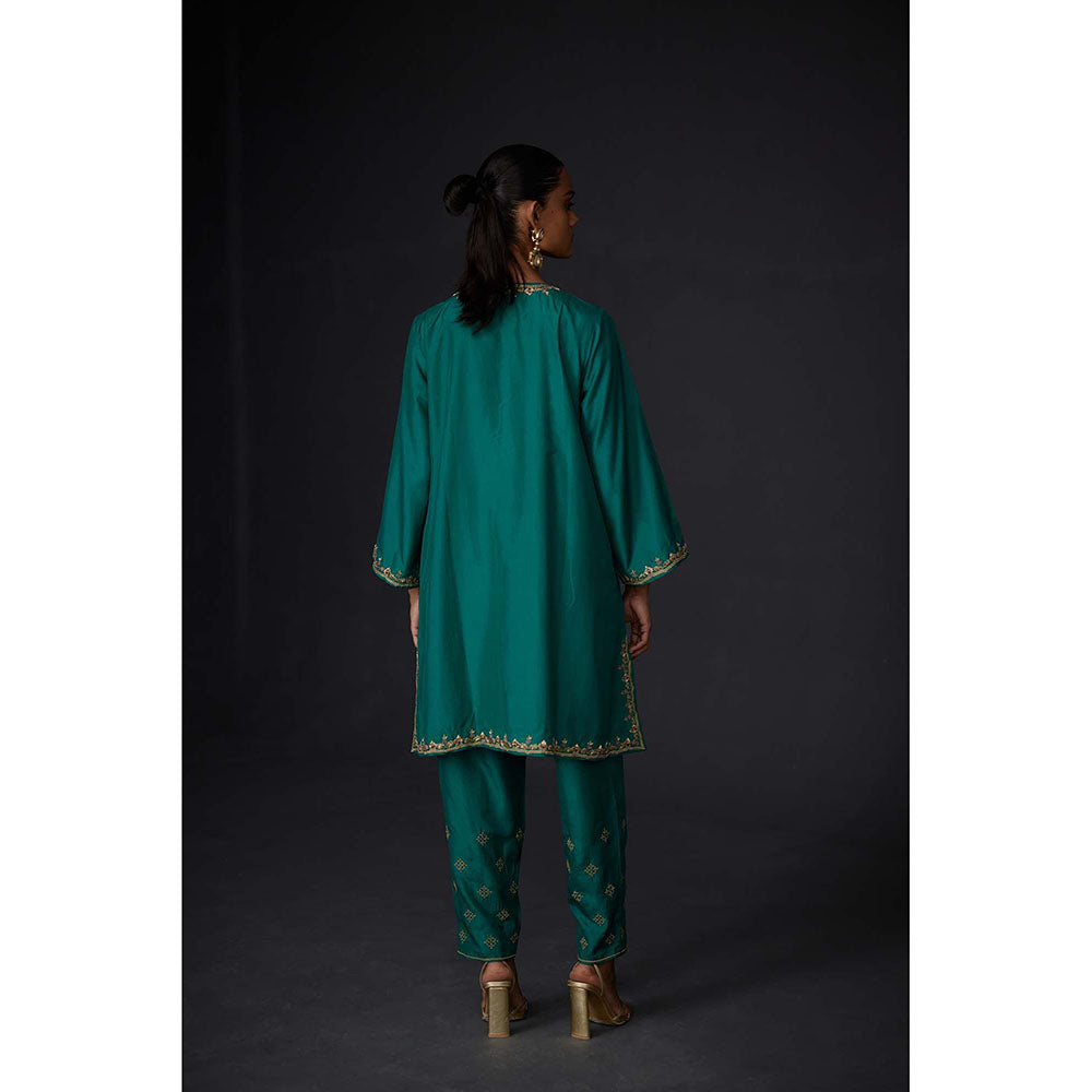 BRIH Evergreen Embroidered Kurta with Pant (Set of 2)