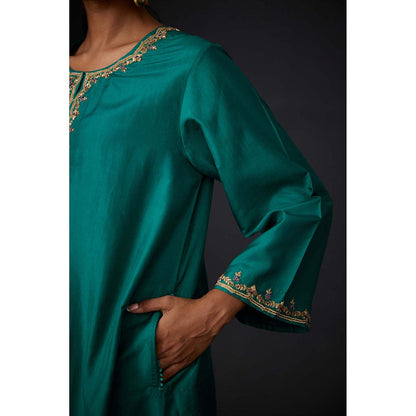 BRIH Evergreen Embroidered Kurta with Pant (Set of 2)